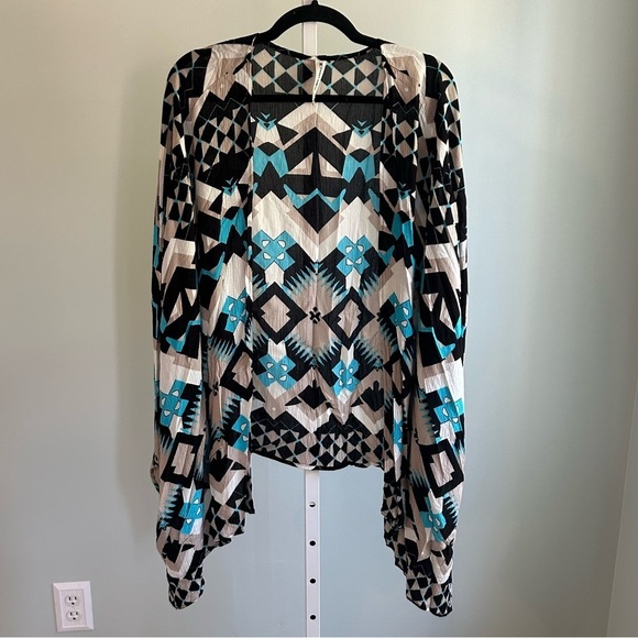 Bethany Mota Geometric Lightweight Wrap Cardigan - Picture 1 of 4